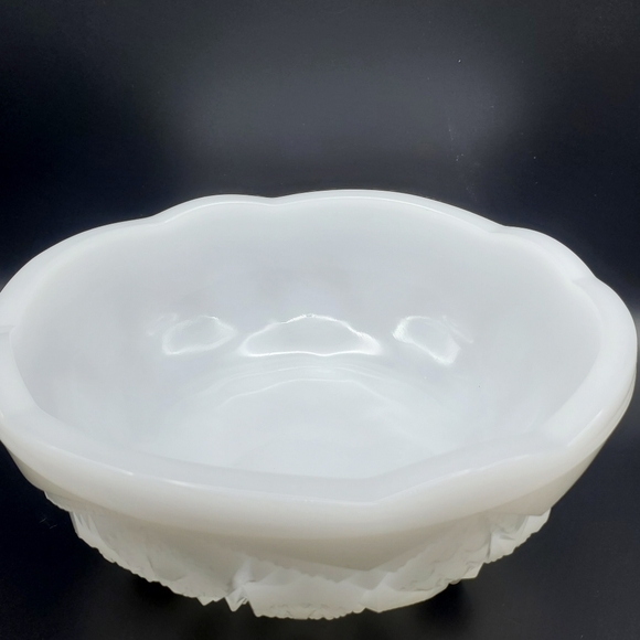 McKee Milk Glass Footed Bowl Toltec Pattern Cottagecore White Three Toed Dish 7" - Picture 6 of 9